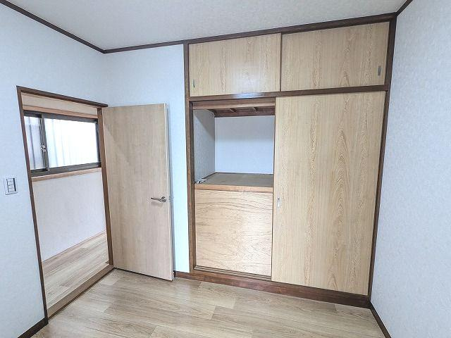 出屋敷元町2丁目（左側）　中古一戸建ての収納|洋室の収納
■物件内覧・資金計画相談・住宅ローン相談、リフォーム相談、お問合せ受付中■
※当日・翌日のご内覧、ご相談はお電話でのお問合せがスムーズです！