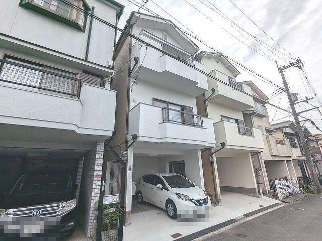 出屋敷元町2丁目（左側）　中古一戸建ての駐車場|■物件内覧・資金計画相談・住宅ローン相談、リフォーム相談、お問合せ受付中■
※当日・翌日のご内覧、ご相談はお電話でのお問合せがスムーズです！