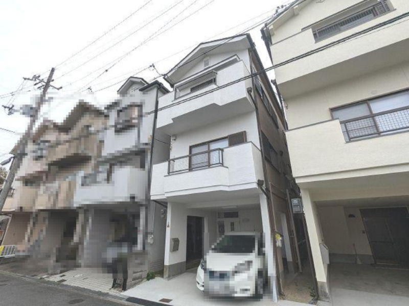 出屋敷元町2丁目（左側）　中古一戸建ての外観|新しい生活にいかがでしょうか？外観はお住まいの顔になります。こだわりたいポイントですね。外壁塗装や屋根塗装のご相談も承っております。
■現地内覧・資金計画相談・住宅ローン相談もお問合せ受付中■