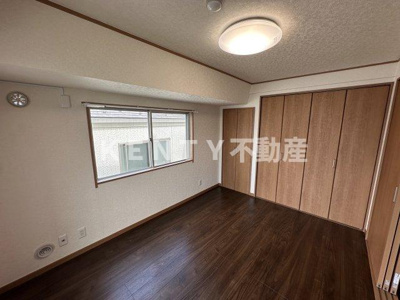 【寝室】 | サンクレスト大森 | 広くて明るい寝室