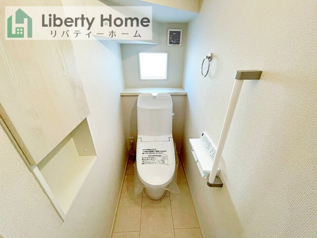 ワイウッドコート土浦市神立町第１期　新築戸建　４号棟のトイレ