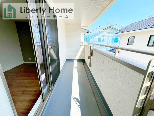 ワイウッドコート土浦市神立町第１期　新築戸建　４号棟のバルコニー