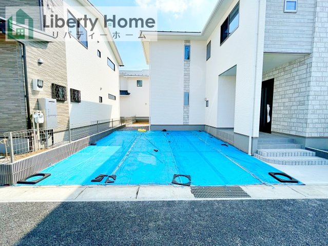 ワイウッドコート土浦市神立町第１期　新築戸建　４号棟の駐車場