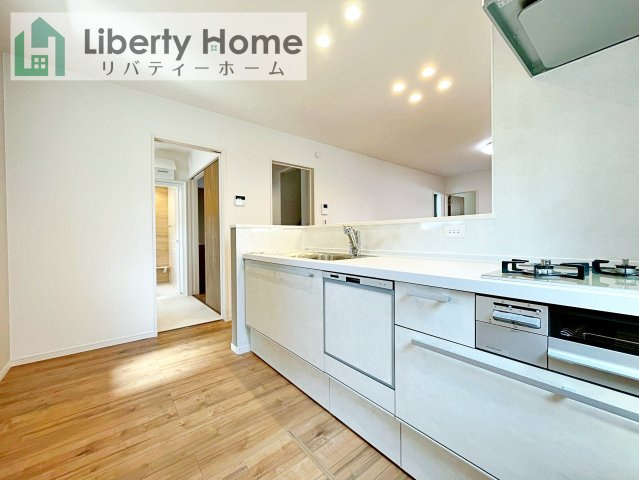 ワイウッドコート土浦市神立町第１期　新築戸建　４号棟のキッチン