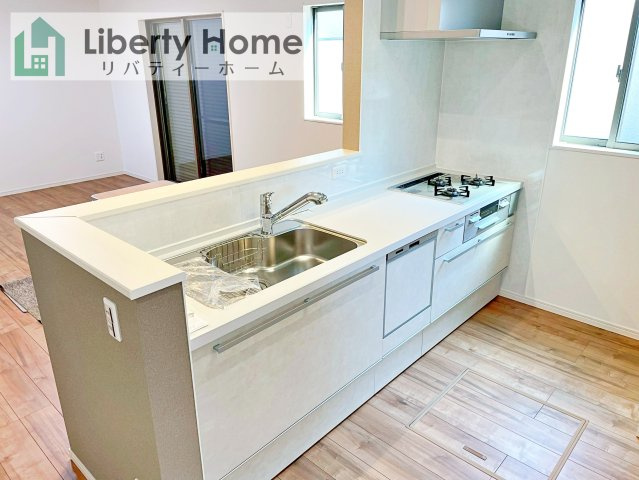 ワイウッドコート土浦市神立町第１期　新築戸建　４号棟のキッチン