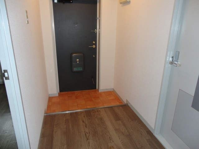 ガーデンハイツ桃山台弐番館の玄関