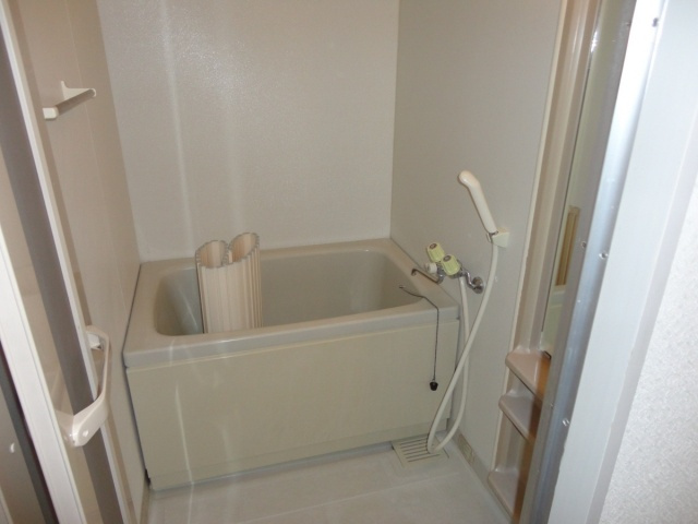 ガーデンハイツ桃山台弐番館の浴室