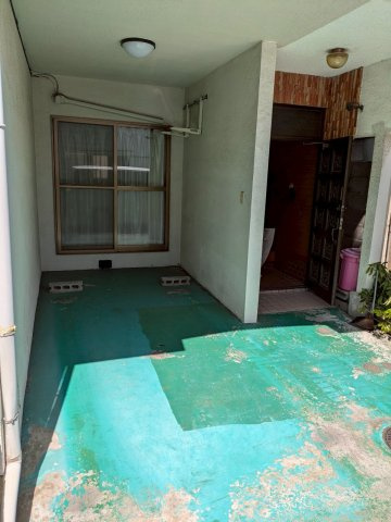 岸和田市宮前　テラスハウスの駐車場