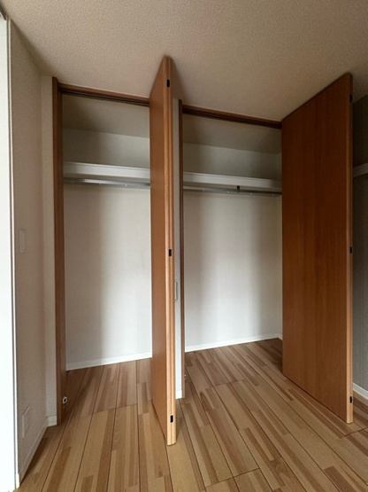 【収納】 | ベリーメゾン都筑 | 洋室5.3帖のお部屋にあるクローゼットです♪洋室のお部屋それぞれにクローゼットがあると便利ですね！