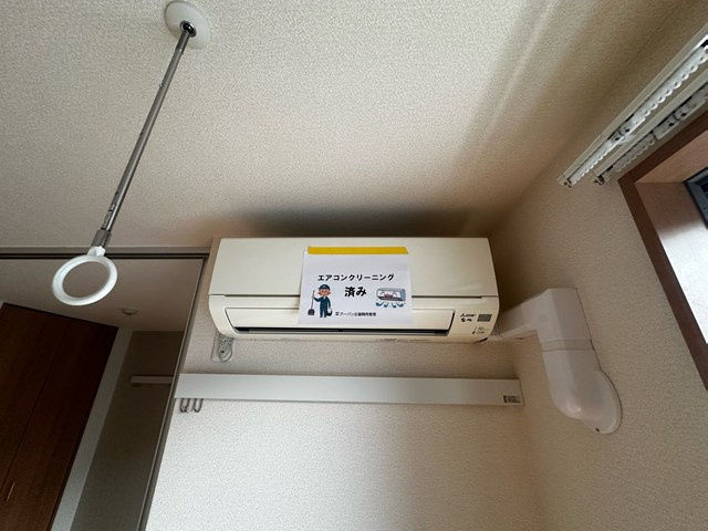 【設備】 | ベリーメゾン都筑 | 暑い夏や寒い冬に大活躍！リビングダイニングキッチンにあるエアコンです☆冷暖房完備で1年中快適に過ごせます♪
