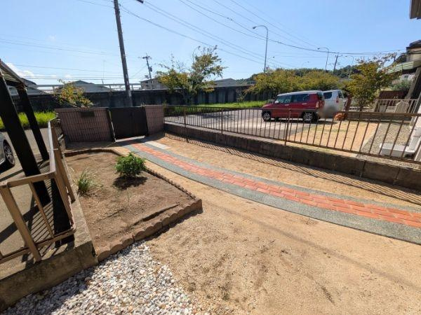 大在浜2丁目　中古住宅の庭|お庭も広く、ガーデニングも楽しめそう！