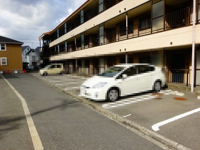茱萸木壱番館の駐車場