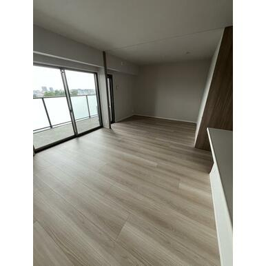 熊本市東区尾ノ上４丁目の賃貸マンションの居間・リビング