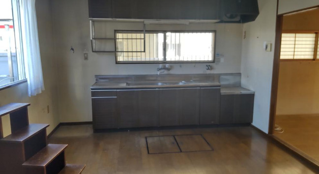 大津市向陽町の住宅付店舗戸建の内装