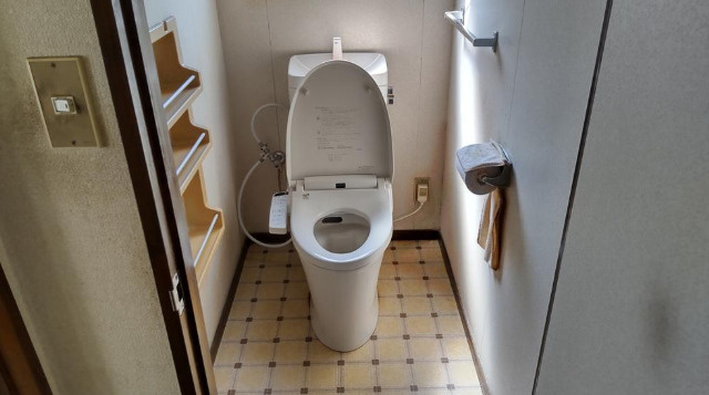 大津市向陽町の住宅付店舗戸建のトイレ