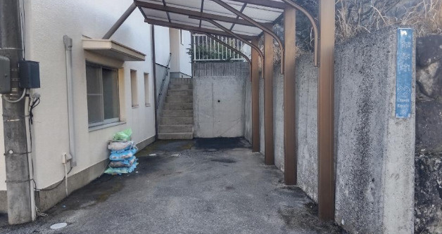 大津市向陽町の住宅付店舗戸建の駐車場