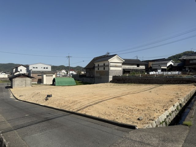 総社市西郡売土地の前面道路含む現地写真