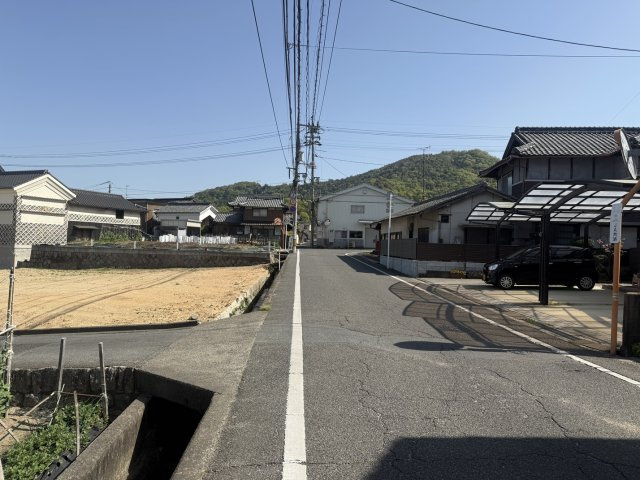 総社市西郡売土地の前面道路含む現地写真