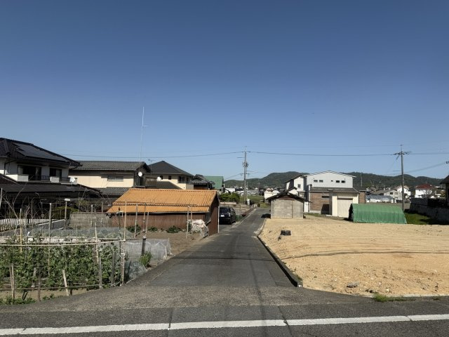 総社市西郡売土地の前面道路含む現地写真