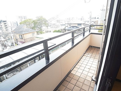 【バルコニー】 | 会下山町2丁目戸建 | 日当たり、眺望も良好のバルコニー