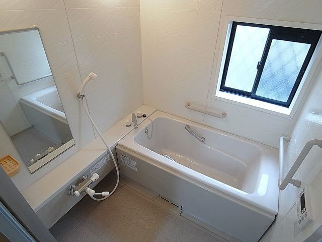 会下山町2丁目戸建の浴室|追い炊き機能付き換気の良いバスルーム