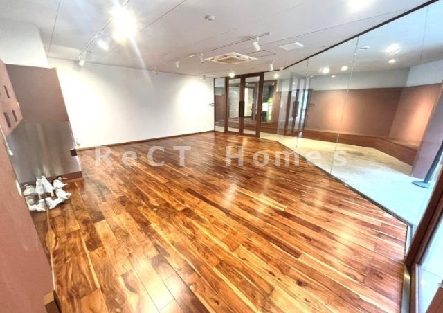 みなとビルの内装