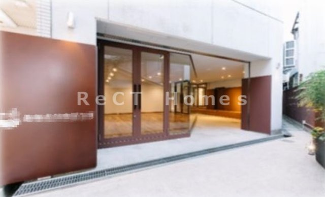 みなとビルのエントランス