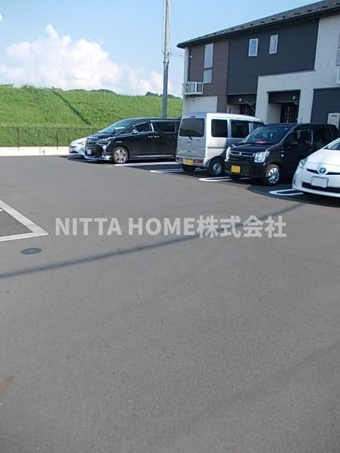 シュシュ・シャンブル弐番館の駐車場|敷地内に駐車場も完備★