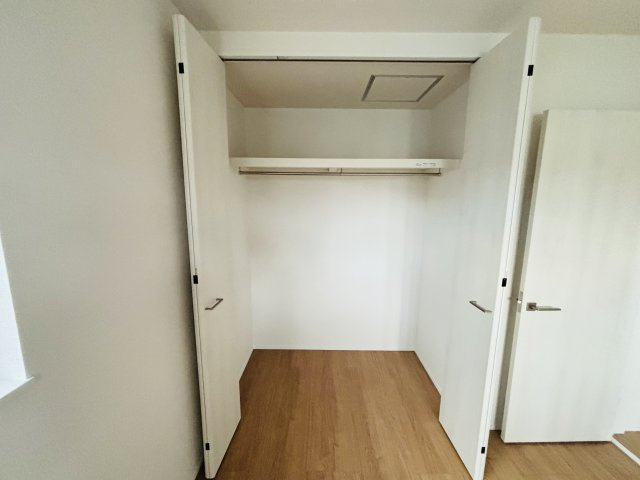 FIRSTTOWN第5守山区鳥羽見｜名古屋市の戸建ならホームアップの収納|【売主施工例】ハンガーパイプ付き