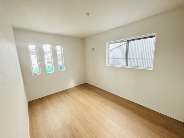 FIRSTTOWN第5守山区鳥羽見｜名古屋市の戸建ならホームアップの洋室|【売主施工例】２面採光の日当りの良い洋室