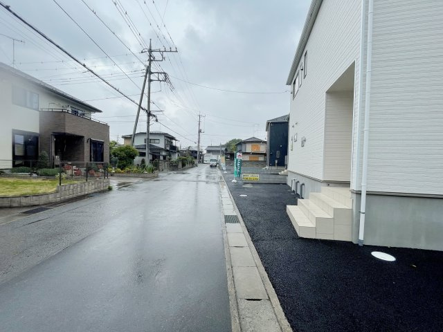新築戸建・建売　熊谷市久下第12　Cradle Garden　全3棟の前面道路含む現地写真
