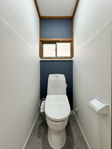 中央区神原町のトイレ|温水洗浄便座機能付きトイレに新品交換済です。