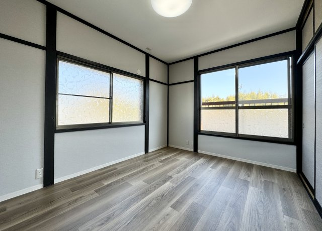 中央区神原町の洋室|2面採光で明るい2F6帖洋室です。
