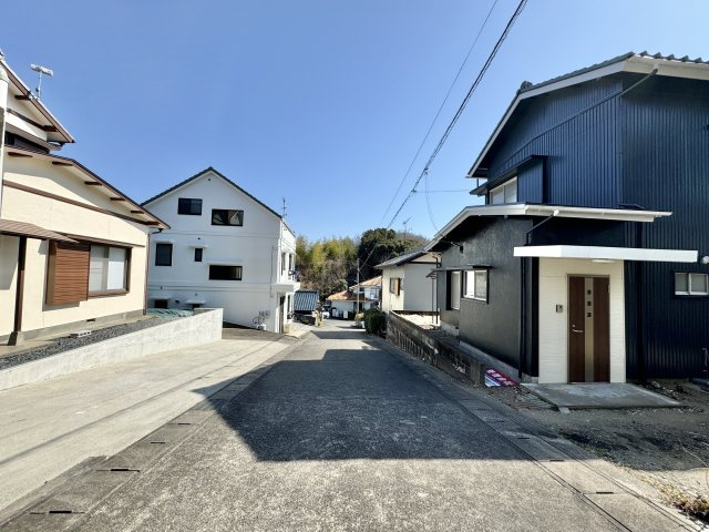 中央区神原町の前面道路含む現地写真|前面道路です。
