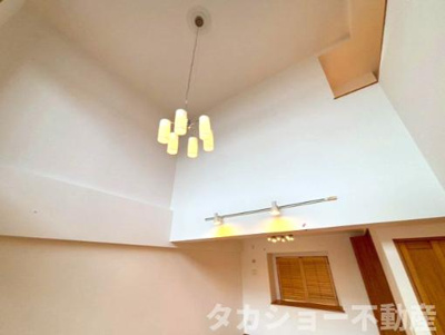 【居間・リビング】 | シーズガーデン千城台 | リビングは天井が高く開放感があります!!