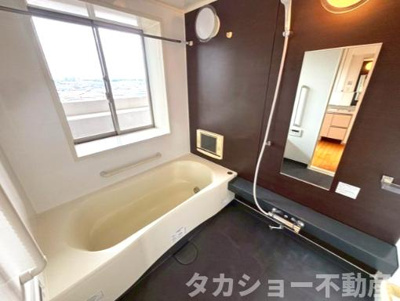【浴室】 | シーズガーデン千城台 | 浴室には窓付き!