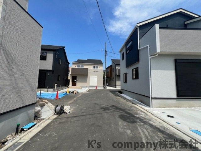 ◎高座郡寒川町小谷2丁目　新築戸建　4号棟◎の前面道路含む現地写真|前面道路は交通量も少なく静かな印象です◇
