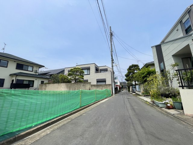 練馬区小竹町2丁目　生活快適エリア　建築条件なし　限定2区画の前面道路含む現地写真|2025年4月撮影