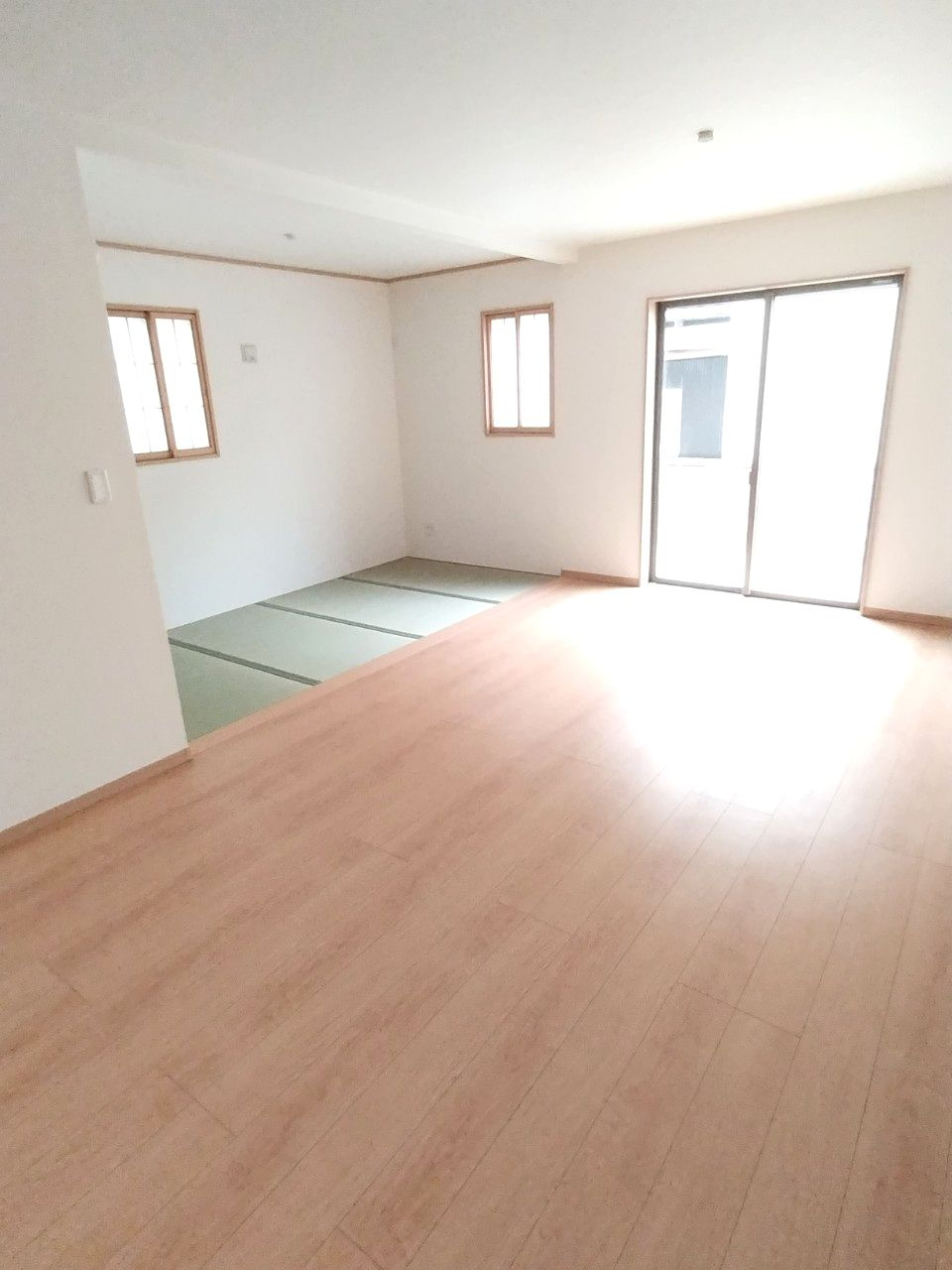 大阪府堺市堺区京町通　新築戸建の外観：施工例|《同仕様施工例》リビング