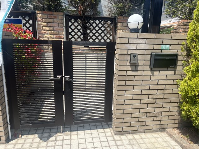 ゆりのき台3丁目戸建てのエントランス