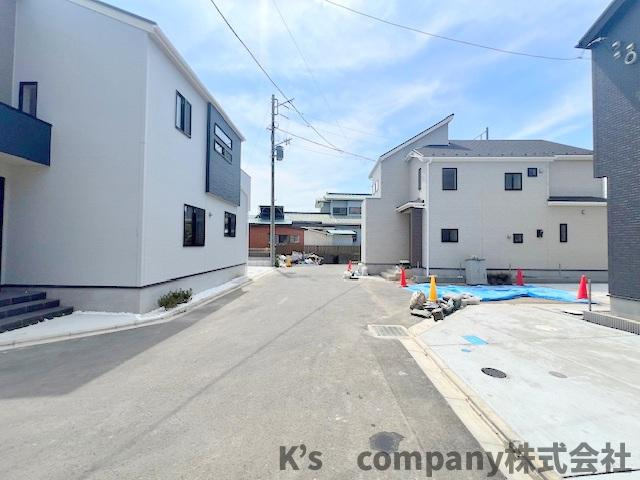 ◎高座郡寒川町小谷2丁目　新築戸建　6号棟◎の前面道路含む現地写真|前面道路は交通量も少なく静かな印象です◇