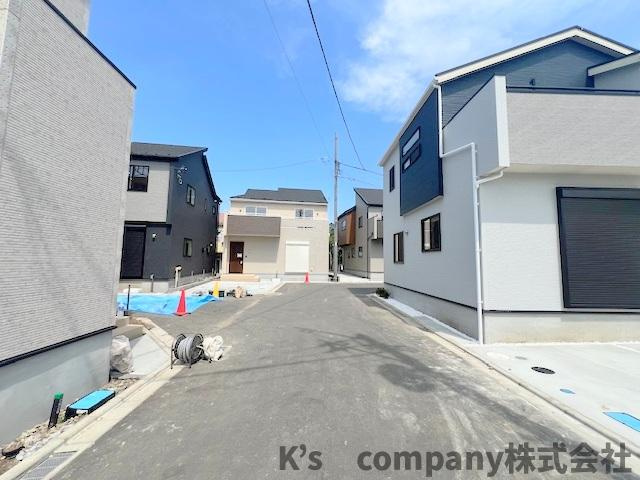 ●高座郡寒川町小谷2丁目　新築戸建　8号棟の前面道路含む現地写真|前面道路は交通量も少なく静かな印象です◇