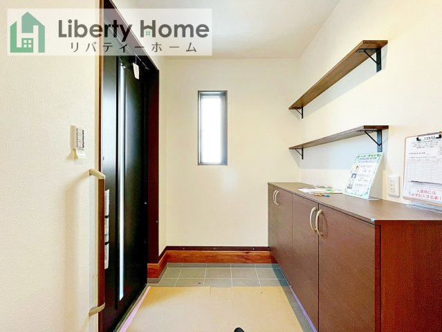 ワイウッドコート土浦市神立町第１期　新築戸建　5号棟の玄関