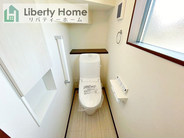 ワイウッドコート土浦市神立町第１期　新築戸建　5号棟のトイレ