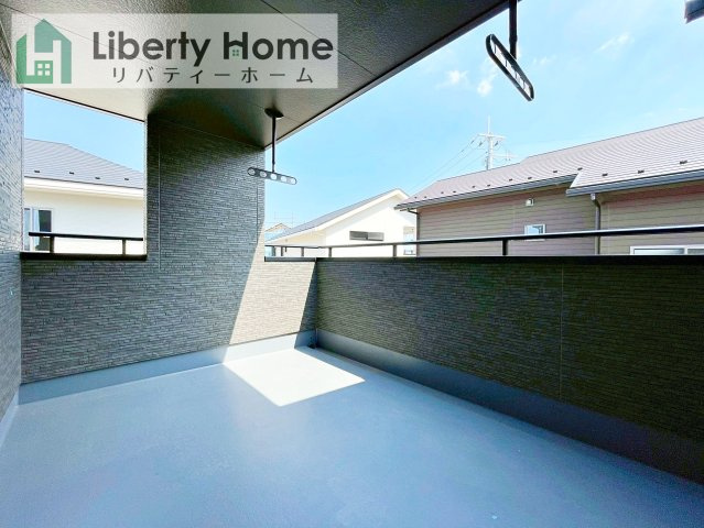 ワイウッドコート土浦市神立町第１期　新築戸建　5号棟のバルコニー