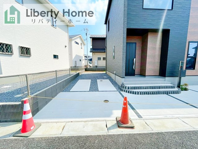 ワイウッドコート土浦市神立町第１期　新築戸建　5号棟の駐車場