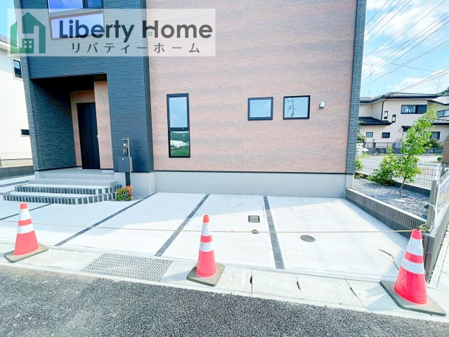 ワイウッドコート土浦市神立町第１期　新築戸建　5号棟の駐車場