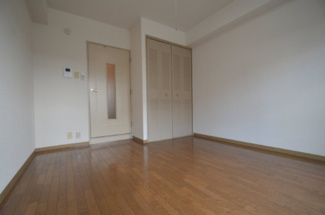 【洋室】 | シャトラン弓木壱番館