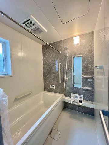 いろどりアイタウン　中央区宮竹町　全4棟の浴室|バスタブがゆったり広く
お風呂でくつろぐ時間が長くなりそうです(*^-^*)