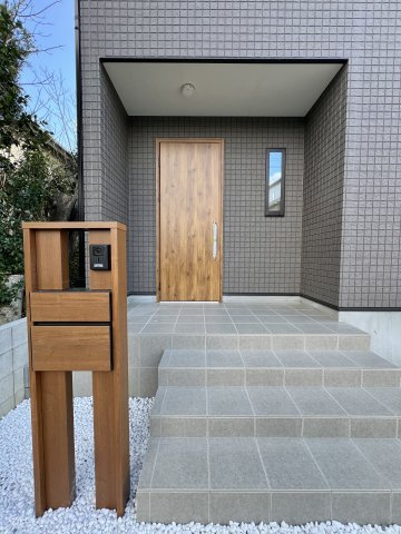 いろどりアイタウン　中央区宮竹町　全4棟のその他|玄関前のスペースガ広くとってあり
雨避けも充分にあるので荷物の移動等も
安心です。